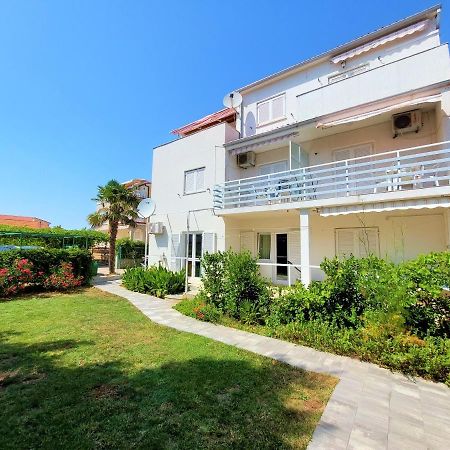 Apartments Neva & Neva Beach House ซรีมา ภายนอก รูปภาพ